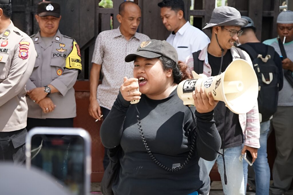 Koalisi Kemerdekaan Pers Kaltim menggelar aksi unjuk rasa di depan Karang Paci pada Rabu (29/5/2024)