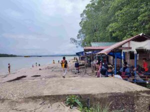 Foto: Salah satu destinasi wisata di Paser, Pantai Pasir Mayang.