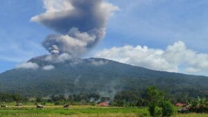 Foto: Erupsi Gunung Marapi di Kabupaten Agam, Sumatera Barat.