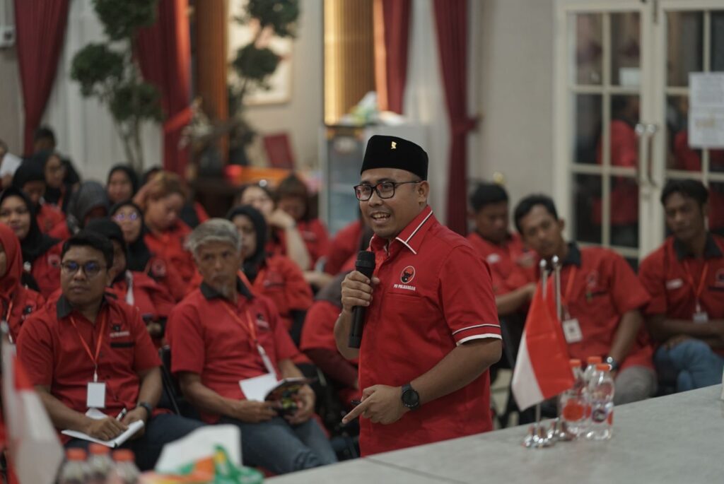 Foto: Rahmat Dermawan berbagi perjalanan inspiratifnya dari anak petani hingga menjadi anggota DPRD Kukar.