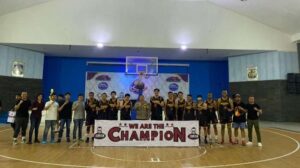 Foto: Tim Basket Bhayangkara Polda Kaltim berhasil keluar sebagai juara pertama dalam pertandingan final "Keluncum Corporate League".